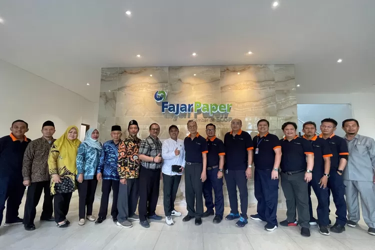 Bahas koperasi dan usaha mikro, Pansus 23 DPRD Kabupaten Bekasi kunjungi KKSA Fajar Paper. (FOTO: Humas Fajar Paper)