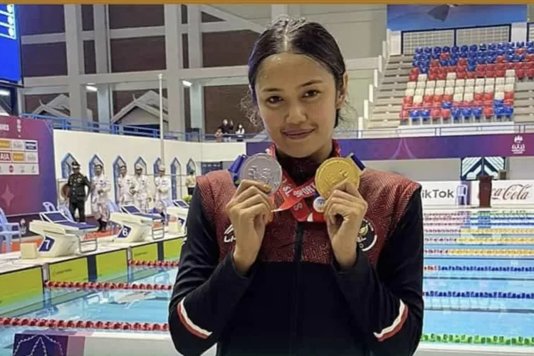 Kowad Sertu Ressa Kania Dewi berhasil meraih medali emas dan perak dari cabor fin swimming SEA Games 2023 Kamboja.  (Dispenad)