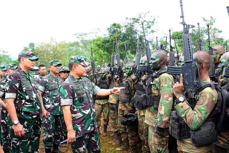 KSAD Jenderal Dudung tinjau latihan 2 batalyon TNI AD sebelum ke Papua (Kodam III Siliwangi)