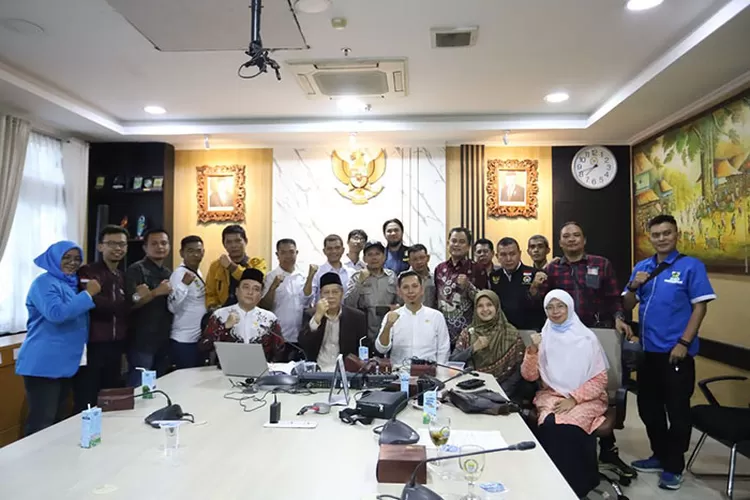 Komisi D DPRD Kota Bandung menerima audiensi dari Forum Masyarakat Cinambo Bersatu, di Ruang Rapat Komisi D DPRD Kota Bandung, kemarin ini. Satria/Humpro DPRD Kota Bandung
