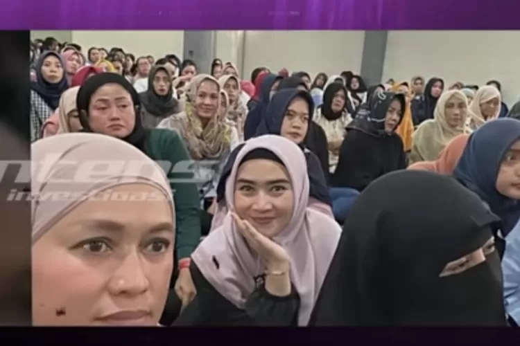 Penghuni LP Wanita di Bandung trharu dan menangis saat berslawat bersama Abidzar, putra sulung almarhum Ustadz Uje. (tangkapan layar channel youtube @intensinvestigasi)