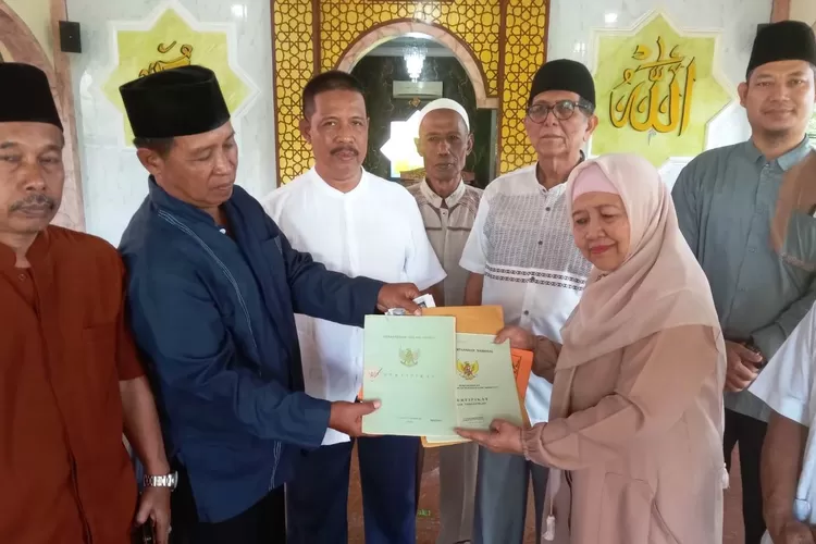 WAKAF : Lahan 550 meter yamg diwalafkan untuk Masjid Albarkah RT4/17, Kelurahan Pancoranmas, Kecamatan Pancoranmas, Minggu (14/5). (ALDY RAMA/RADAR DEPOK)