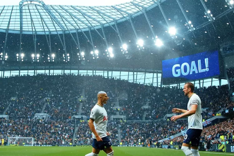 Fans Tottenham Hotspur memadati stadion untuk memberikan dukungan kepada pemain (Instagram/@spursofficial)