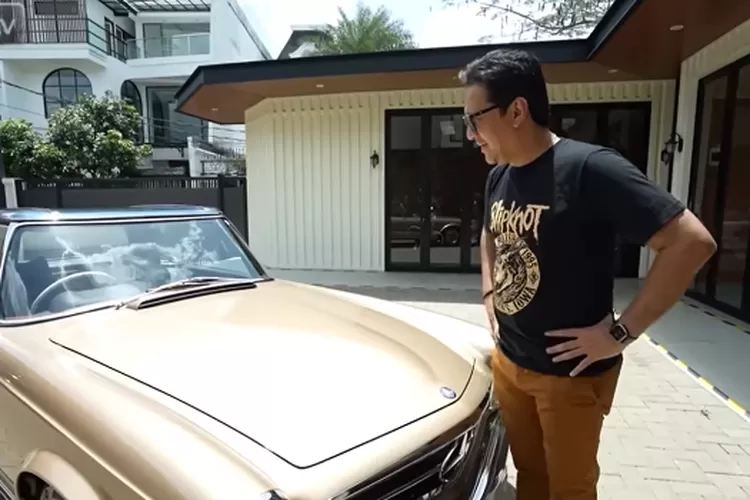 Mercedes Benz Pagoda mobil klasik milik Andre Taulany (Tangkapan layar Youtube Taulany TV)