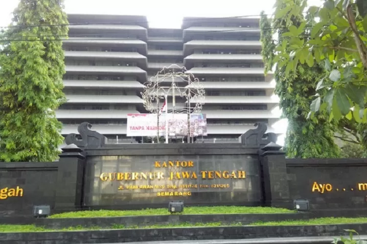 Kantor Gubernur Jawa Tengah Ganjar sibuk kampanye Gus Yasin mundur jabatan 