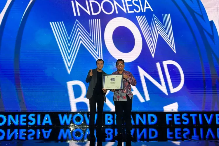 JNE meraih penghargaan Gold Champion Kategori Courier Service Indonesia WOW Brand 2023.  (Istimewa)