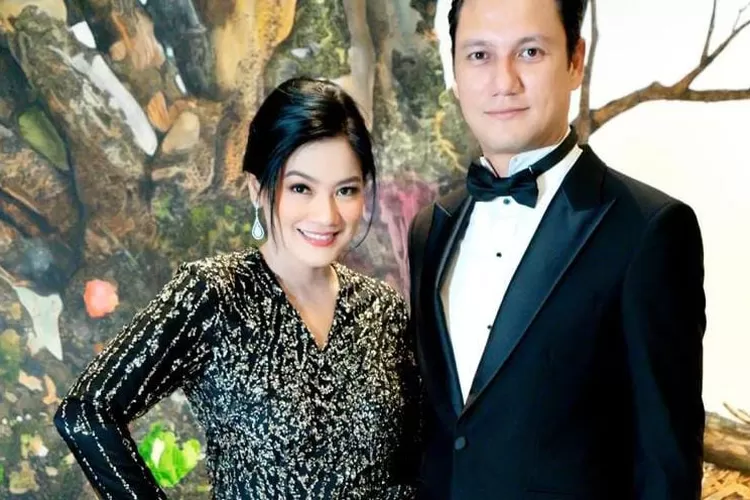 Titi Kamal dan Cristian Sugiono (Instagram @csugiono)