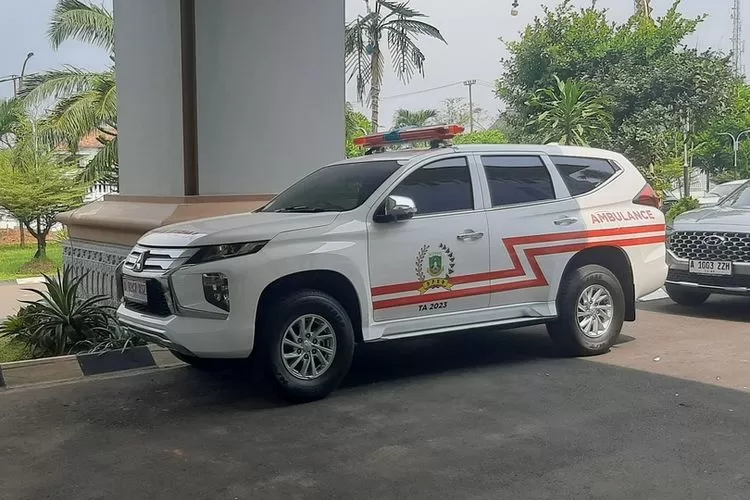 Mobil Pajero Sport Disulap Menjadi Ambulance oleh DPRD Banten (Okezone)