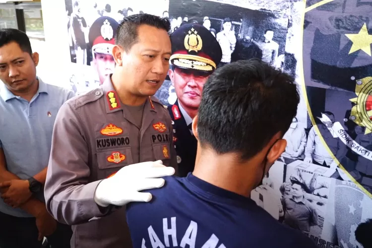 Kurang dari 24 Jam, Polsek Majalaya Polresta Bandung berhasil tangkap pelaku penusukan di Majalaya, Minggu (14/5).    (Polresta Bandung)