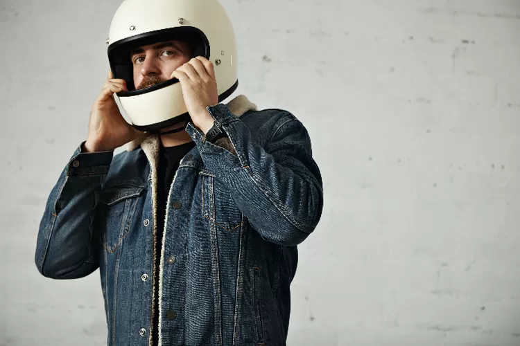 Tingkat keselamatan pada helm full face untuk pengendara motor (wayhomestudio via freepik)