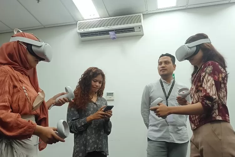 Mahasiswa FIK UI gunakan virtual reality untuk memperlajari anatomi tubuh (HarianHaluan.com)