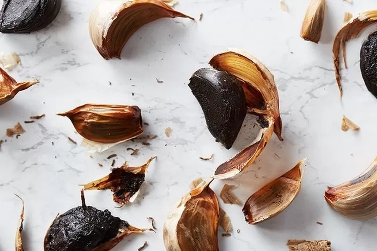 3 Cara Membuat Black Garlic di Rumah, Mudah dan Tidak Ribet! (Healthline)