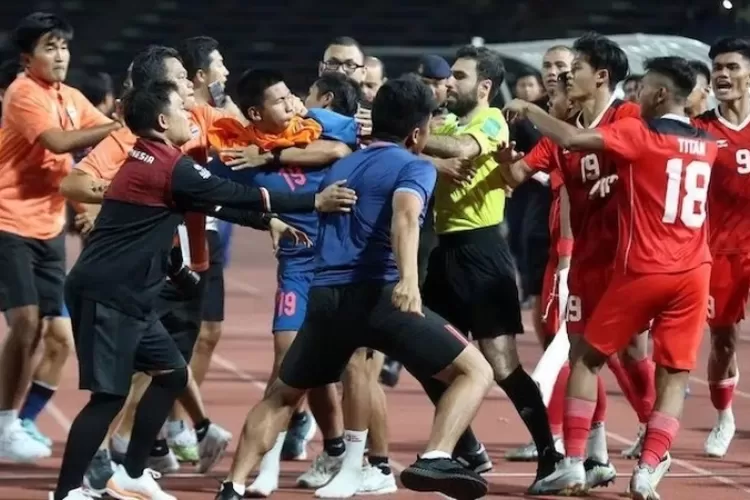 Timnas U-22 Indonesia terlibat baku hantam dengan Timnas U-22 Thailand di final SEA Games 2023, Selasa (16/5/2023) malam WIB/ Tangkapan Layar RCTI Plus (JAKARTA INSIDER )