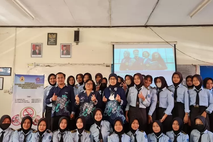 Dosen Teknologi Hasil Pertanian USM Berikan Sosialisasi Bahaya Penggunaan Styrofoam di SMK N 4 Kendal