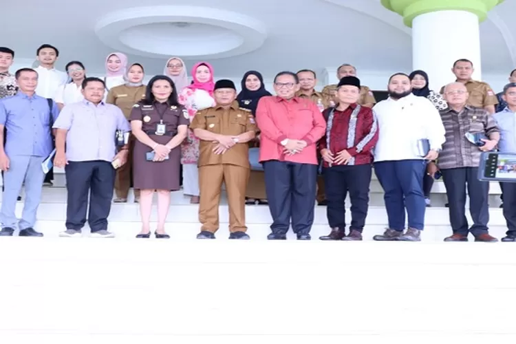 Ketua DPRD Sumut Baskami Ginting dan anggota dewan lainnya saat ditrima Wali Kota Tanjungbalai (Realitasonline.id/mis)