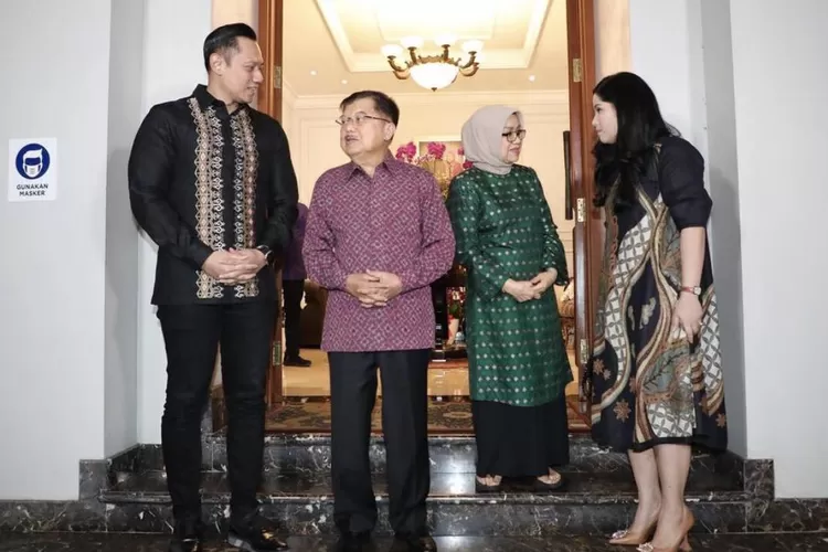Ketua Umum Partai Demokrat Agus Harimurti Yudhoyono atau AHY didampingi istri tercintanya Anissa Yudhoyono bersilaturahmi ke kediaman mantan Wakil Presiden RI ke-10 dan ke-12 Jusuf Kalla - Foto: Tangkap layar instagram @agusyudhoyono
