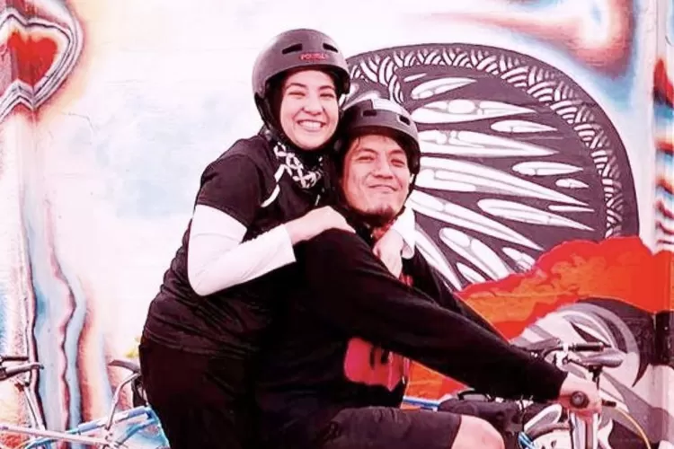 Gugat Cerai Natasha Rizky, Instagram Desta Diserbu Netizen : Pikirin Anak-anak Bang (Gorajuara.com/dok: Instagram @desta80s)