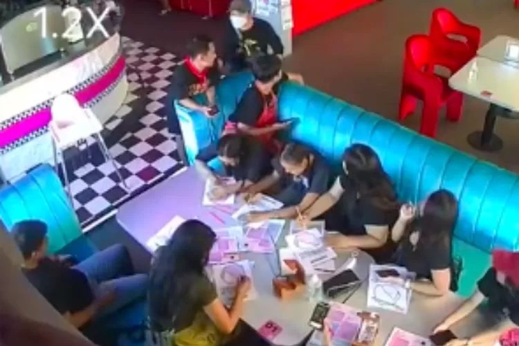 Salah masuk restoran, oknum dokter ini tidak terima diperlakukan dengan tidak hormat ketika makan di Karens Diner Bali (Twitter @BroBillyOscar)