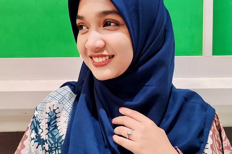 Profil Dan Biodata Lengkap Ning Umi Laila, Pendakwah Muda Yang Viral Di ...