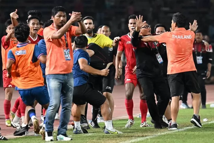 Kerusuhan di laga Final Sepakbola SEA Games 2023 antara Indonesia vs Tailand.  (dok. Bangkok Post)