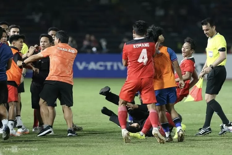Kerusuhan di pertandingan Final SEA Games 2023 cabor sepakbola antara Indonesia vs Thailand. (VnExpress/Lam Thoa)