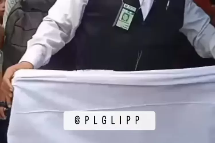 Siap-siap melaksanakan sumpah pocong karena wong Palembang tak terima dituduh melakukan tindakan asusila. (tangkapan layar instagram @plglipp)