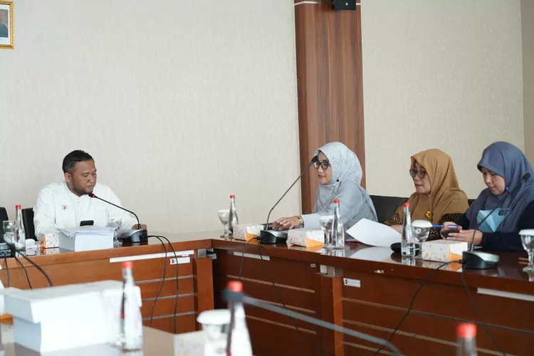 Ketua Komisi IV DPRD Kota Bogor Akhmad Saeful Bakhri saat rapat kerja dengan Dinkes Kota Bogor. (Humpro DPRD Kota Bogor)