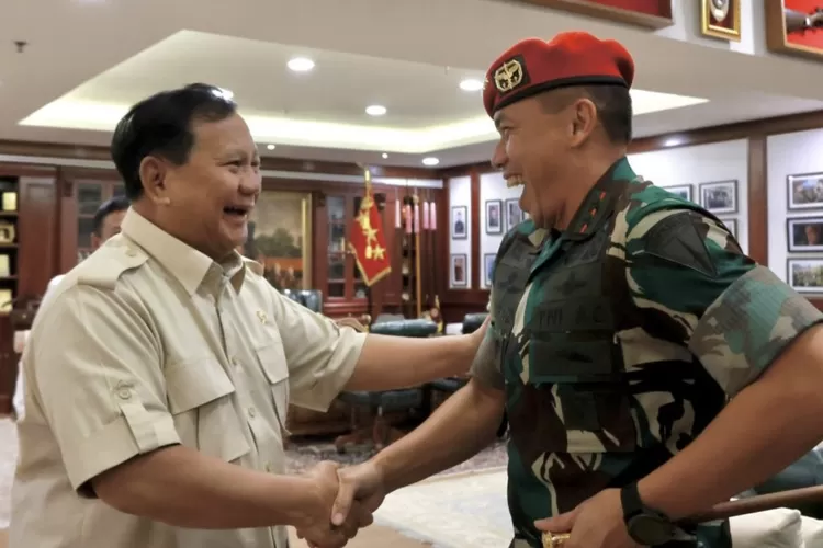 Duo Danjen Kopassus Lama dan Baru: Menhan Prabowo dan Mayjen TNI Deddy Suryadi (Kemhan RI)