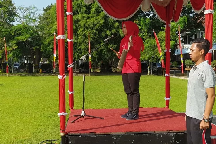 Bupati Demak  Eisti'anah Pukul Kentongan Membuka FORKAB 2023