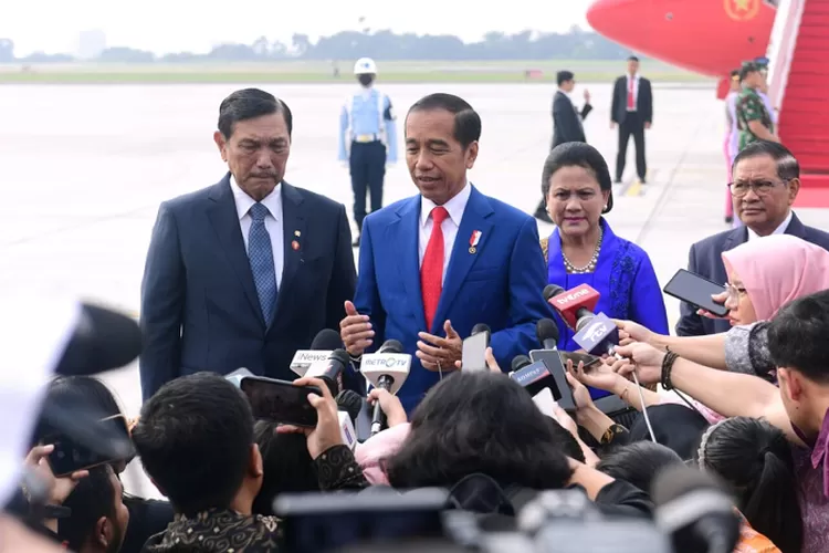 Jokowi tetapkan Mahfud MD sebagai Plt Kominfo setelah Johnny G Plate terjerat kasus korupsi (Presidenri.go.id)