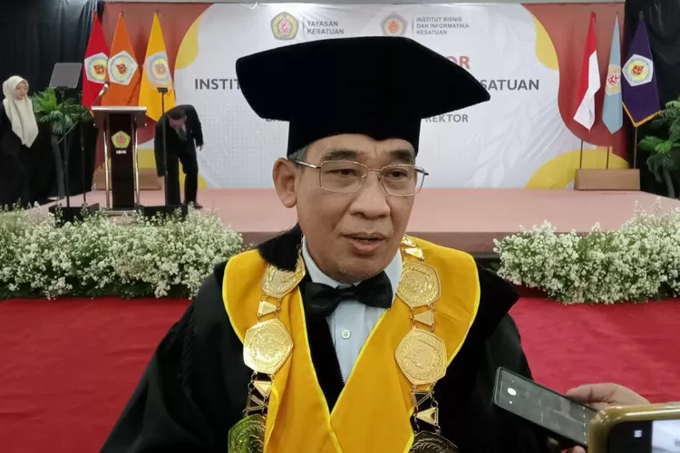 Jadi Rektor IBI Kesatuan 2023-2027, Berikut Profil Singkat Prof Dr ...