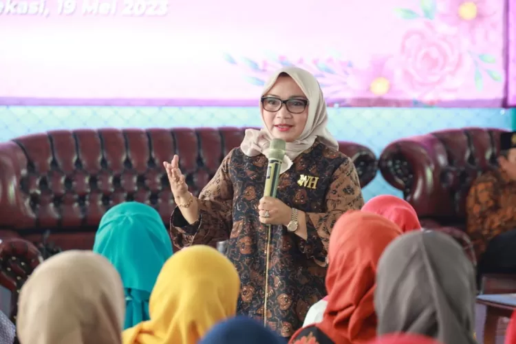 Plt Ketua TP PKK Kota Bekasi Wiwiek Hargono Tri Adhianto. (Pemkot Bekasi)