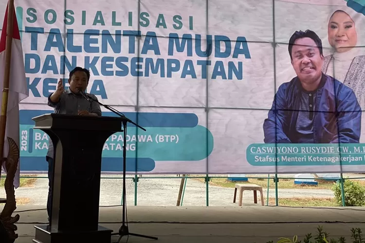 Staf Khusus Menteri Ketenagakerjaan, Caswiyono Rusydie Cakrawangsa saat sosialisasi talenta mudan dan kesempatan kerja di BTP Batang, Kabupaten Batang, Sabtu 20 Mei 2023.  (Muslihun/Kontributor Batang)