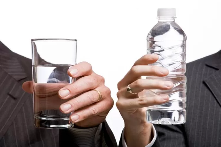 Ilustrasi perbandingan air mineral dengan air rebusan (Tangkapan layar)