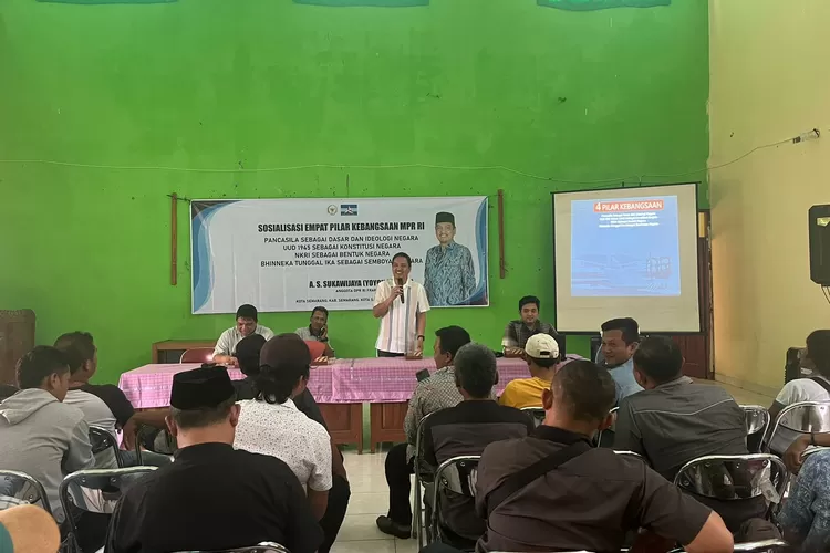 Anggota MPR RI dari Semarang AS Sukawijaya atau Yoyok Sukawi melaksanakan sosialisasi 4 pilar di Salatiga. (Istimewa)