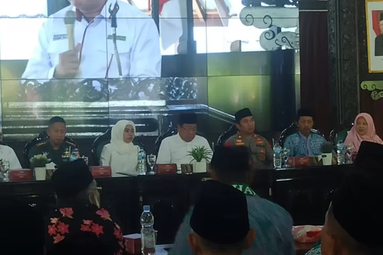 Bupati Demak berikan pesan ke 1706 calon haji di Pendopo Kabupaten Demak (ivo)