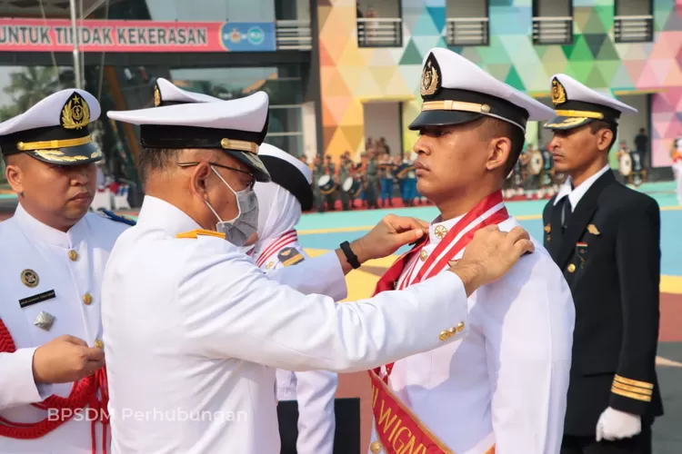 wisuda perwira pelayaran niaga