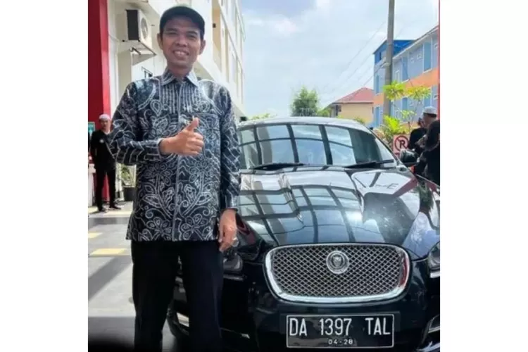 Ustadz Abdul Somat (UAS) mendapatkan hadiah mobil mewah dari salah satu konglomerat Kalimantan Selatan yang mengidolakannya (Instagram/@ustadzabdulsomad_official)