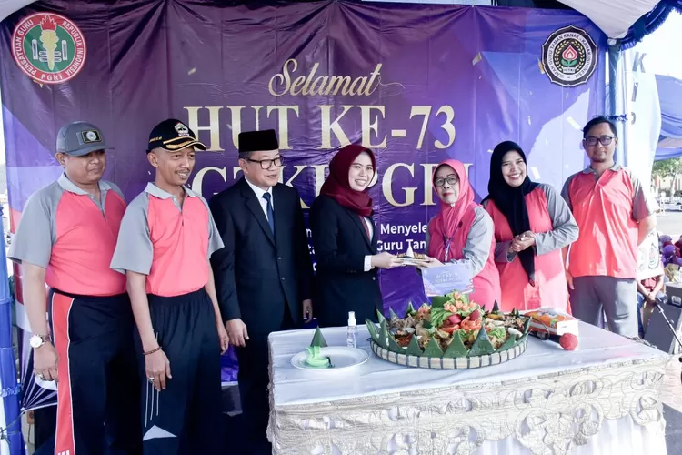 Bupati dan jajaran hadiri HUT IGTKI ke 73 di Alun-alun Demak (Pemkab Demak)