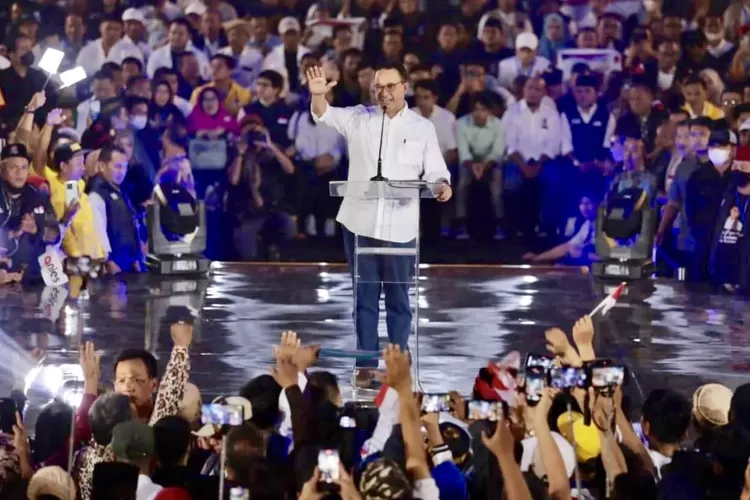 Calon Presiden dari Koalisi Perubahan Aneis Baswedan  ketika berada ditengah-teang ribuan relawan - Foto: Tangkap layar instagram @aniesbaswedan
