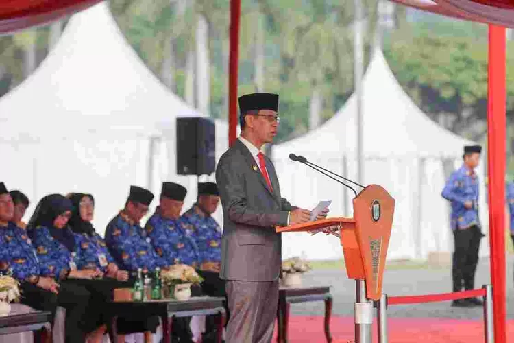 Pj Gubernur DKI Jakarta Heru Budi Hartono menyampaikan amanat pada upacara Harkitnas 2023 di Monas,  Senin (22/5/2023).