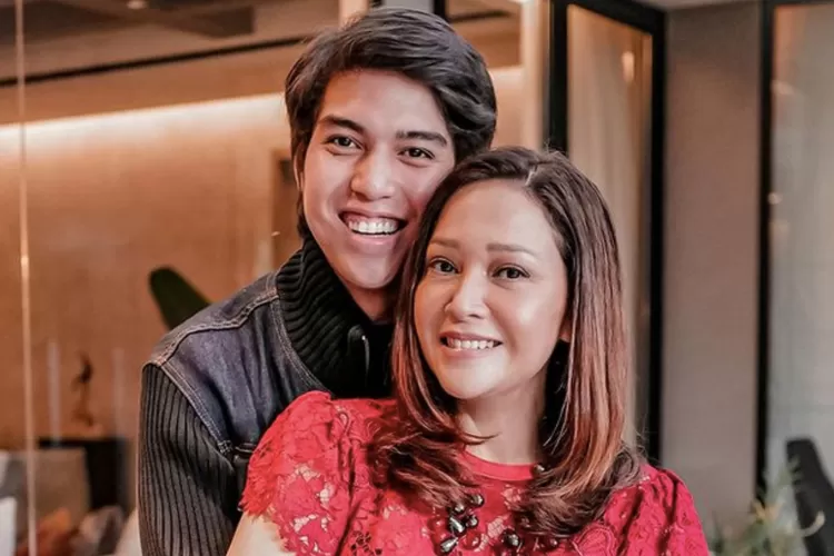 El Rumi bersama Ibundanya Yaitu Maya Estianty