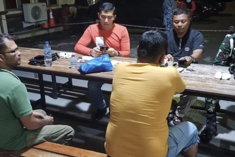 Intel TNI gadungan tak berkutik saat diamankan di warung kopi (Kodim 0103 Aceh Utara)