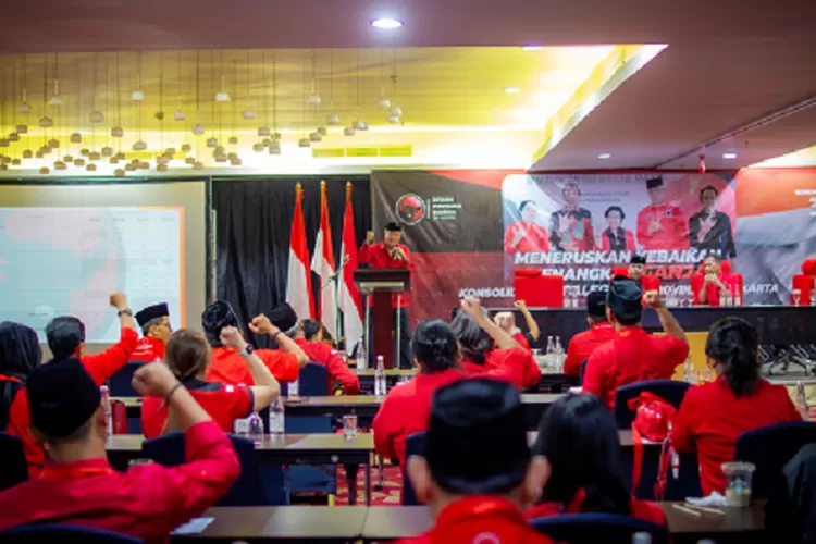 Ketua DPD PDIP DKI Jakarta, Ady Widjaja alias Aming saat memberikan arahan untuk para bacaleg (Ist)