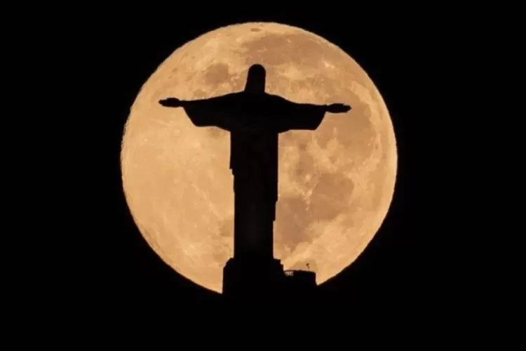 Patung ikonik Christ the Redeemer di Brasil tidak diterangi lampu selama sejam sebagai bentuk dukungan terhadap Vinicius Junior (Instagram @vinijr)