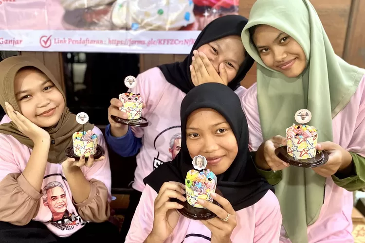 Srikandi Ganjar Adakan Pelatihan Menghias Kue Bareng Milenial di Blora