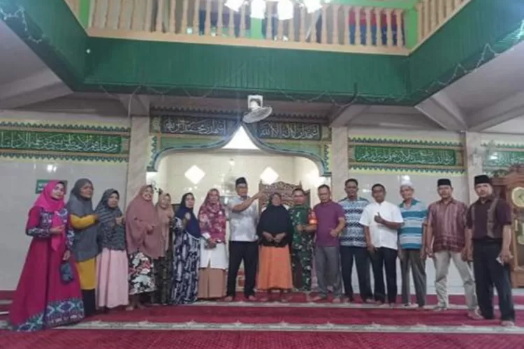 Pimpinan dan Wakil Ketua DPRD Padang ketika Reses Masa Sidang II di Padang