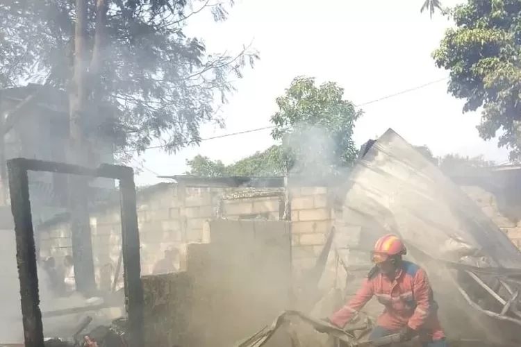 Kebakaran gudang dan kontrakan di Bekasi karena anak kecil bermain api
