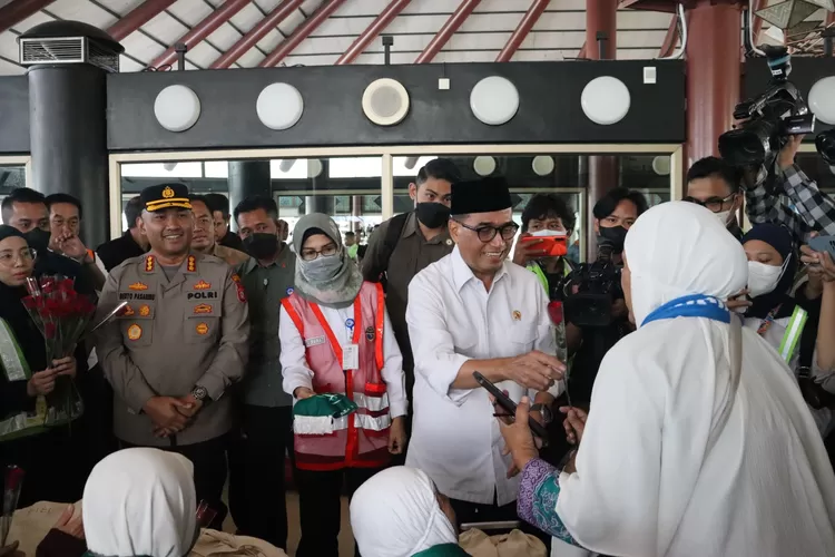 Kapolresta Bandara Soetta, Kombes Roberto Pasaribu dampingi Menteri Agama turun langsung mengawal para jemaah yang akan berangkat ke Tanah Suci lewat Bandara Soekarno Hatta  (istimewa )