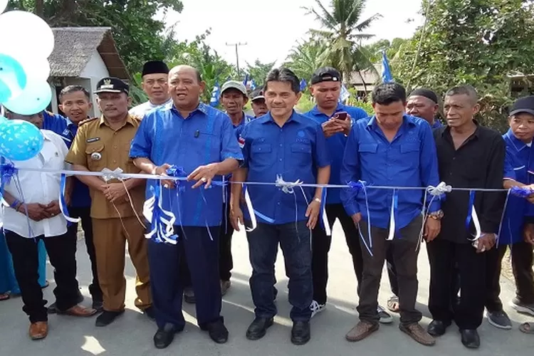 Pj Bupati Langkat Syah Afandin Disambut Dengan Menggunting Pita Cara Silaturahmi Masyarakat Secanggang (Realitasonline.id/Dok)